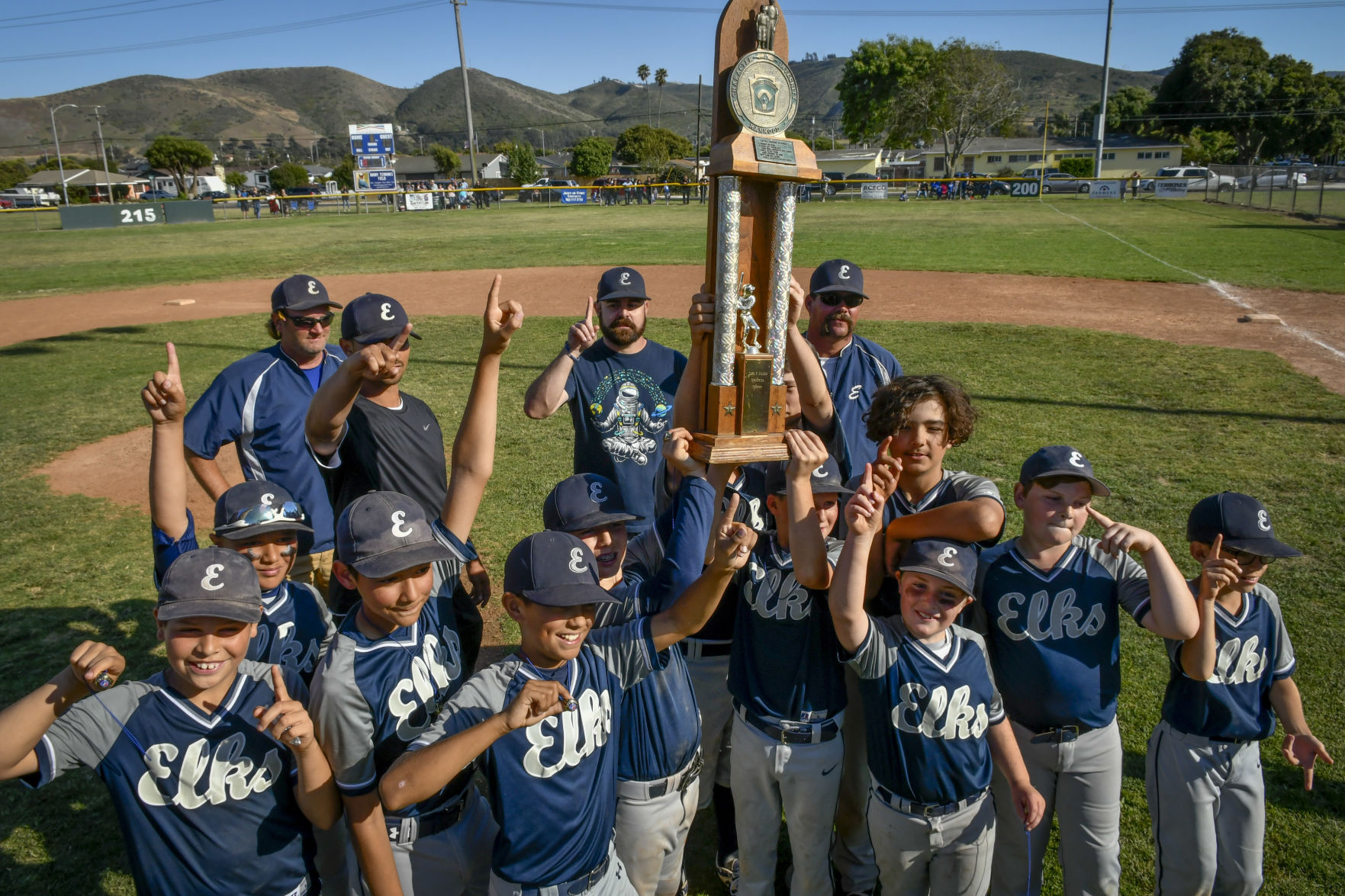 061921 Lompoc LL champs 06.JPG